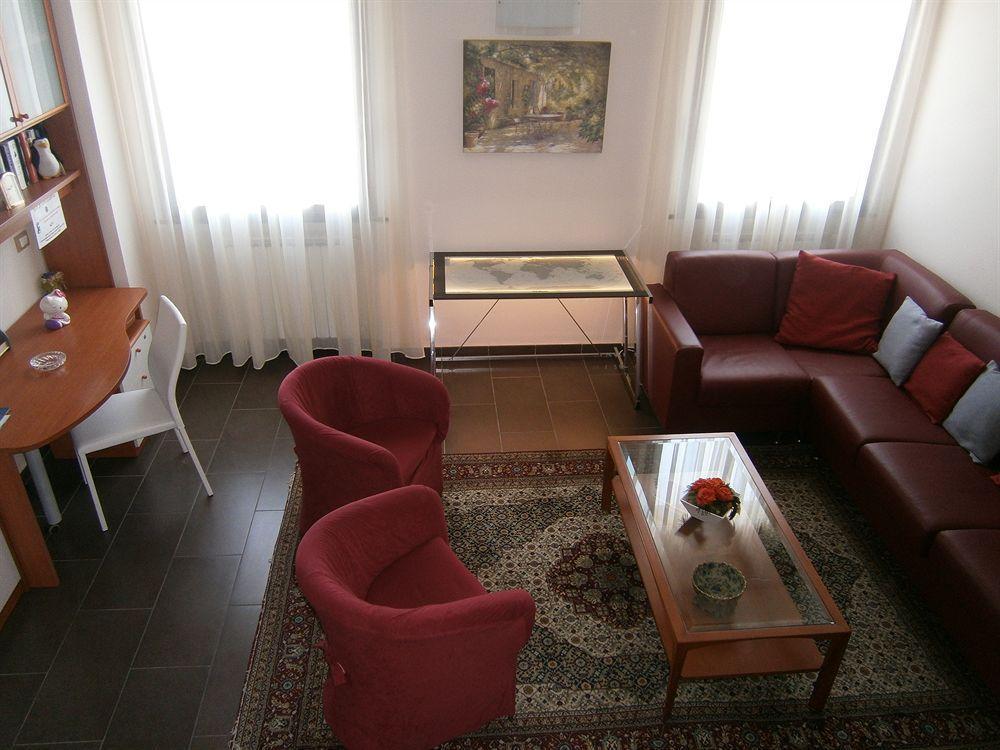 Arianna Hill House Bed & Breakfast Специя Екстериор снимка
