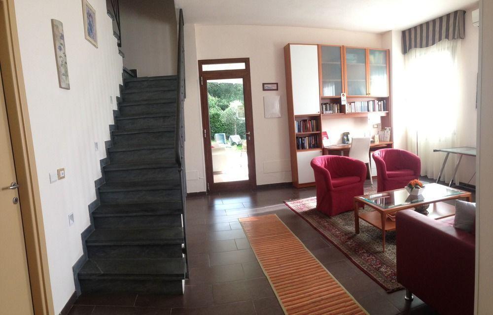 Arianna Hill House Bed & Breakfast Специя Екстериор снимка
